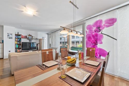 1 Bedroom, in the city center, Garage, Terrace