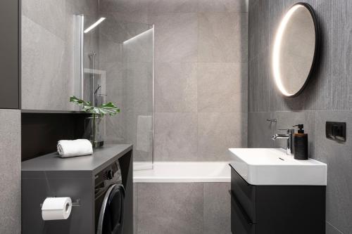 Foto CHRONOS APARTAMENTY with Parking and Air Conditioning in Warsaw Wola by Renters Prestige 5