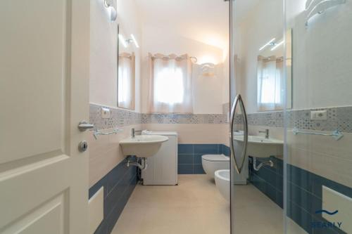 Ένα μπάνιο στο Casa Mirella - By Searly