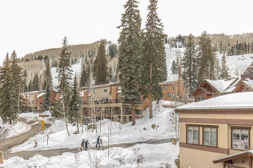HotTub-Elkpoint-True Ski In Ski Out Family &Pet Friendly v zimě