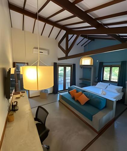 a large bedroom with a bed and a table at Flat amplo a 50m da praia em Barra Grande in Barra Grande