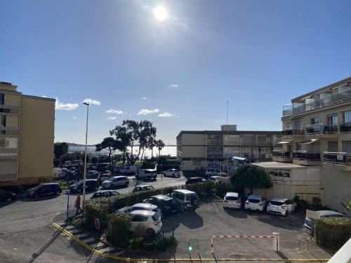 T2 climatisé avec balcon, parking, et wifi – Balaruc-les-Bains - FR-1-553-224