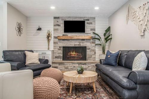 Gallery image of Elegant 4BR Getaway Your Dream Luxury Retreat in Millard