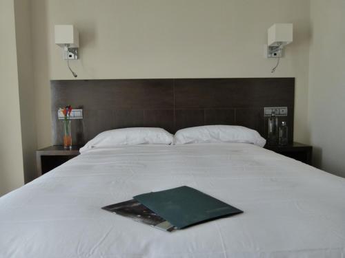 Ένα ή περισσότερα κρεβάτια σε δωμάτιο στο Hotel Río Hortega