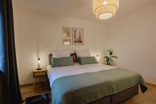 Postel nebo postele na pokoji v ubytování Atlas Apartment Essen, 3 Zimmer, Uniklinik, Messe, Parkplatz, Balkon
