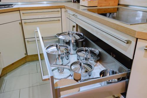 Kuchyň nebo kuchyňský kout v ubytování Atlas Apartment Essen, 3 Zimmer, Uniklinik, Messe, Parkplatz, Balkon