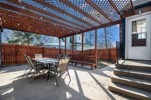 Μπαλκόνι ή βεράντα στο Charming Benson Home Fenced Yard & BBQ