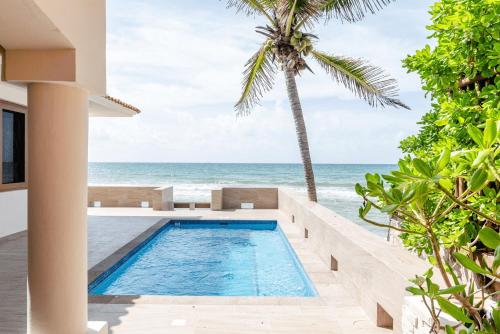 Villa con piscina junto al océano en Xaman Ha Villa 30- PlayaCar- phase I, en Playa del Carmen