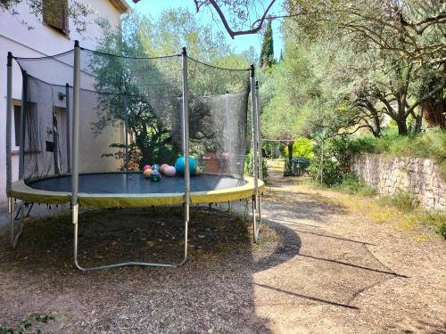 a trampoline with a net and balls on it at Appartement spacieux dans Villa Prasada près du lac et du village, avec belle vue in Montauroux