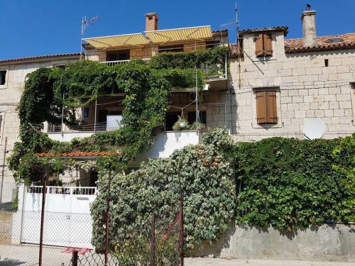 Apartmani ROVINJEZ Komiza