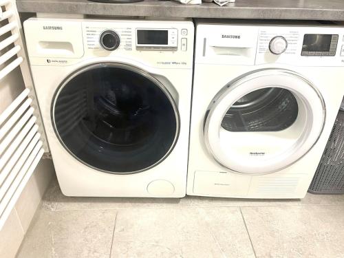 HagondangeにあるAnatole Résidence - FRANCEの白い洗濯機