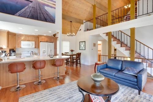 Gallery image of Lake and Mountain-View Home Walk to Downtown! in Crestline