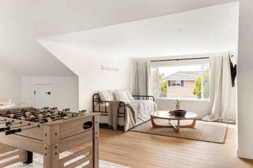 Posezení v ubytování Luxury 5-Bedroom Family Home in La Jolla minutes to the Ocean Sleeps 14