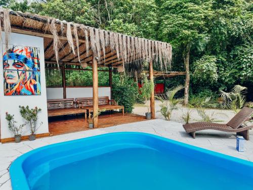 Piscina de la sau aproape de Pousada AimeMaresias - Mezanino - 8min da praia na Natureza
