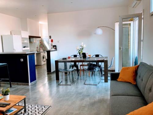 Photo de la galerie de l'établissement Appart 70M2 T3 Cosy Calme et Spacieux Idéalement Situé, à Sète