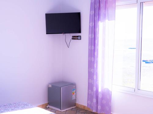 Televisyen dan/atau pusat hiburan di auberge Lacasa latifa vue sure mere moulay bousselham