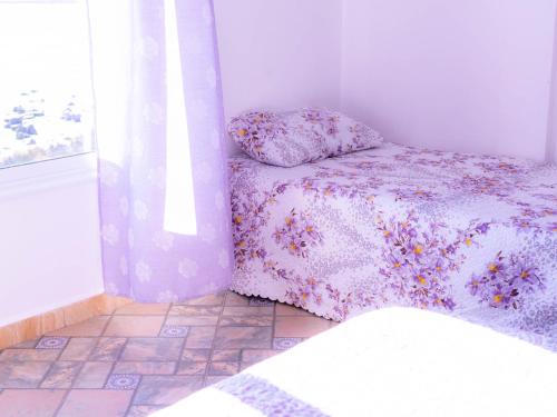 Katil atau katil-katil dalam bilik di auberge Lacasa latifa vue sure mere moulay bousselham