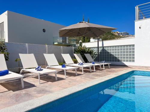 Luxury 4-Suite Villa, Pool, Jacuzzi, Games Room