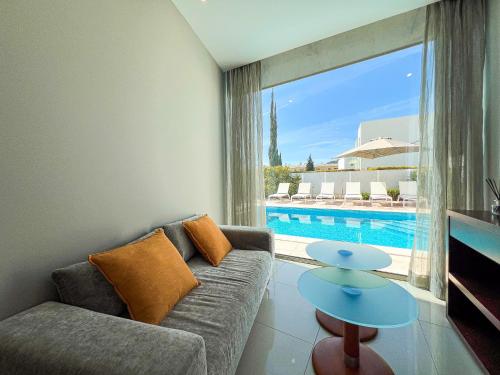 Luxury 4-Suite Villa, Pool, Jacuzzi, Games Room
