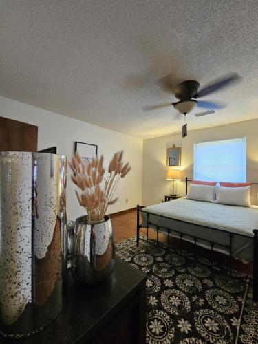 Postel nebo postele na pokoji v ubytování Your Perfect Perdido Key Getaway