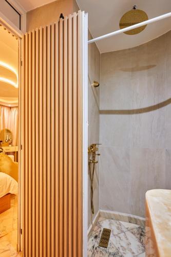 Un baño de Amwaj Apt - Beachfront Paradise Charming 1BR with Ocean Views