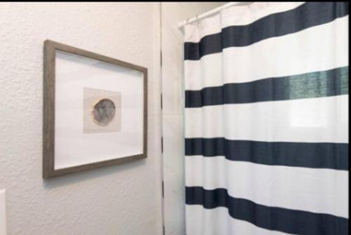 Gambar di galeri bagi Charming 2BR Condo with Onsite Parking Included di Los Angeles