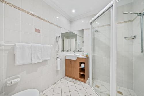 Ένα μπάνιο στο Terrigal Sails Serviced Apartments