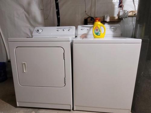 Galeriebild der Unterkunft Luxury one bedroom in a modern basement in Winnipeg