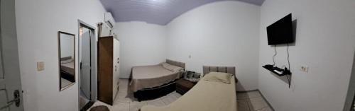 Una televisión o centro de entretenimiento en Flat JM 03