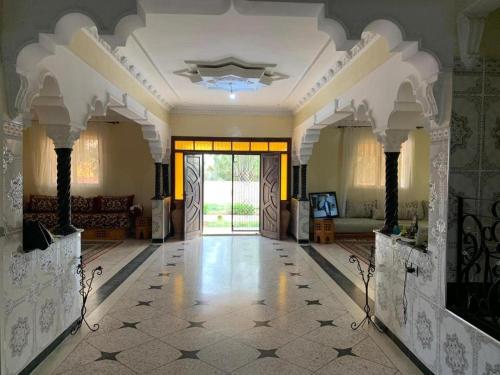 a large room with a lobby with a large door at Charmante villa à Safi in Safi