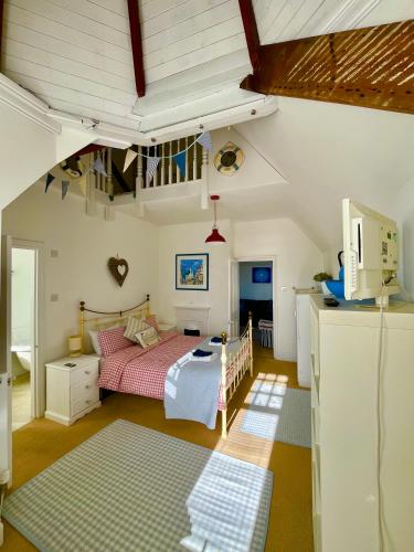 a small bedroom with a bed and a kitchen at Lyme Regis renovated period seaside flat in Lyme Regis