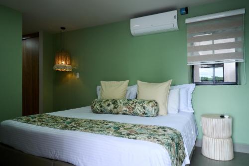Cama o camas de una habitación en Kamaleb Farallones Hotel