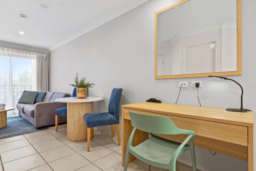 Χώρος καθιστικού στο Terrigal Sails Serviced Apartments