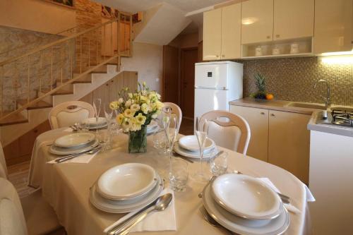 Family friendly house with a swimming pool Makarska - 22882