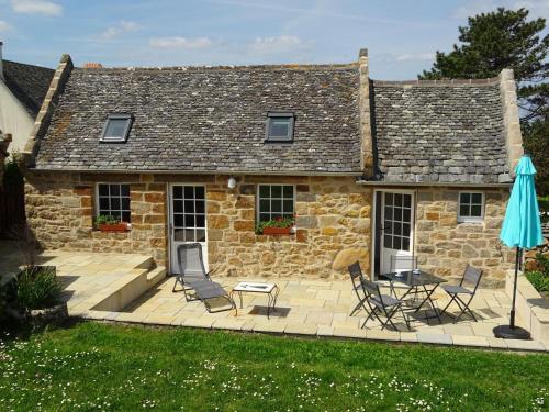 Cottage in Plougasnou near Port-Blanc Beach