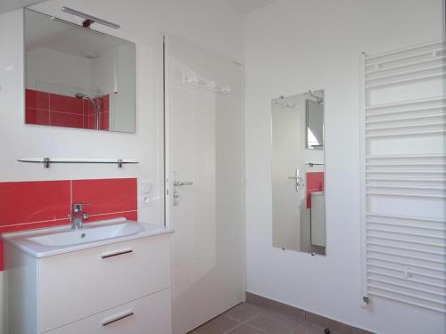 Kúpeľňa v ubytovaní Comfortable holiday home with garden, near beach