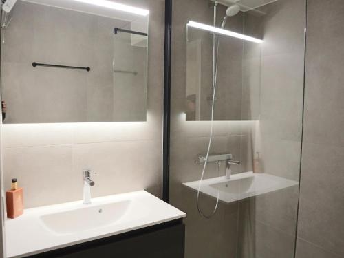 Koupelna v ubytování Apartment in Nieuwpoort by Sandy Beaches