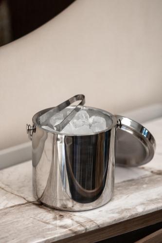 a silver pot sitting on top of a counter at Nile pearl Cairo Maadi Apartment luxury in Cairo