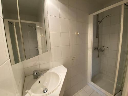 Koupelna v ubytování Apartment in Nieuwpoort by the Sea Wall