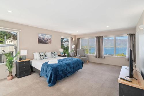 Katil atau katil-katil dalam bilik di Spectacular views large 3-bedroom house