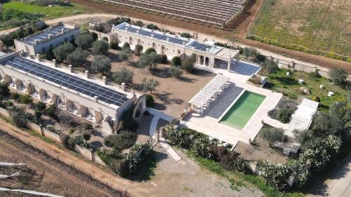 an aerial view of a building with a tennis court at Masseria Agrituristica Lama San Giorgio in Rutigliano