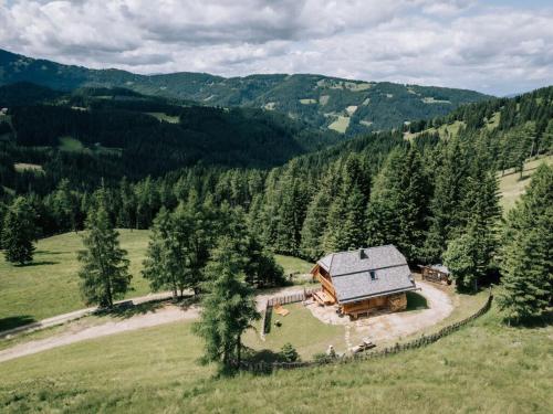 an aerial view of a house in the middle of a field at Webertonihütte Modern retreat in Kliening