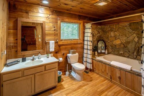 Φωτογραφία από το άλμπουμ του Cozy ‘Grey Fox’ Cabin Between Boone & Blowing Rock σε Blowing Rock