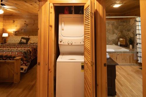 Φωτογραφία από το άλμπουμ του Cozy ‘Grey Fox’ Cabin Between Boone & Blowing Rock σε Blowing Rock