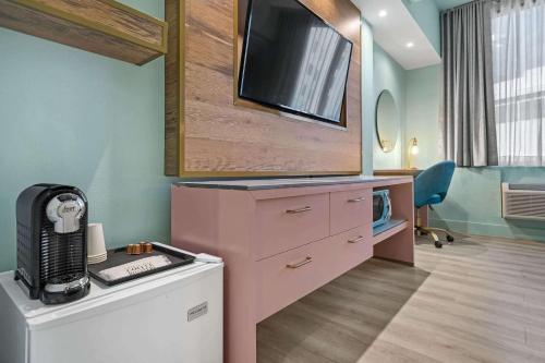 Télévision ou salle de divertissement dans l'établissement Abitta Condado by IHG - Independent SPHC