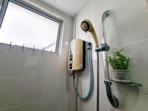 a shower with a blow dryer in a bathroom at Casa SS16 Subang Jaya SJMC Nu Empire Sunway Pyramid Lagoon Sunway Hospital LRT KTM in Subang Jaya
