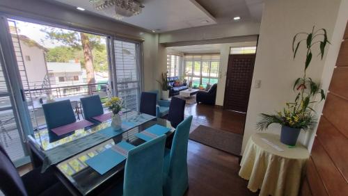 Χώρος καθιστικού στο Baguio Brentwood Villas and Cafe