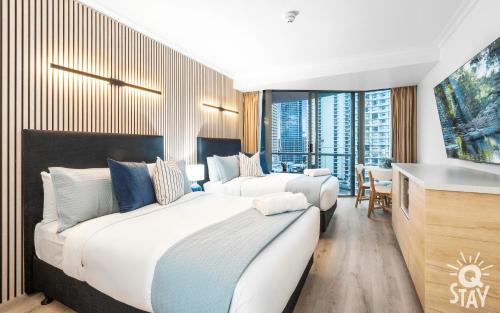 Legends Apartments - QStay房間的床