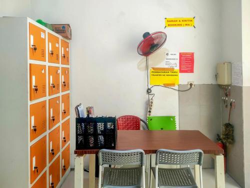 Фотография из галереи RedDoorz Padang Pasir near Petra University Surabaya в Сурабае