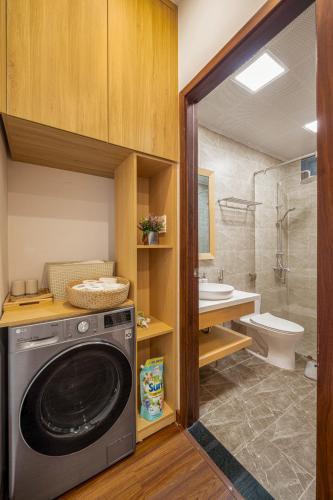 a laundry room with a washing machine in a bathroom at May Home Apartment Da Nang in Danang